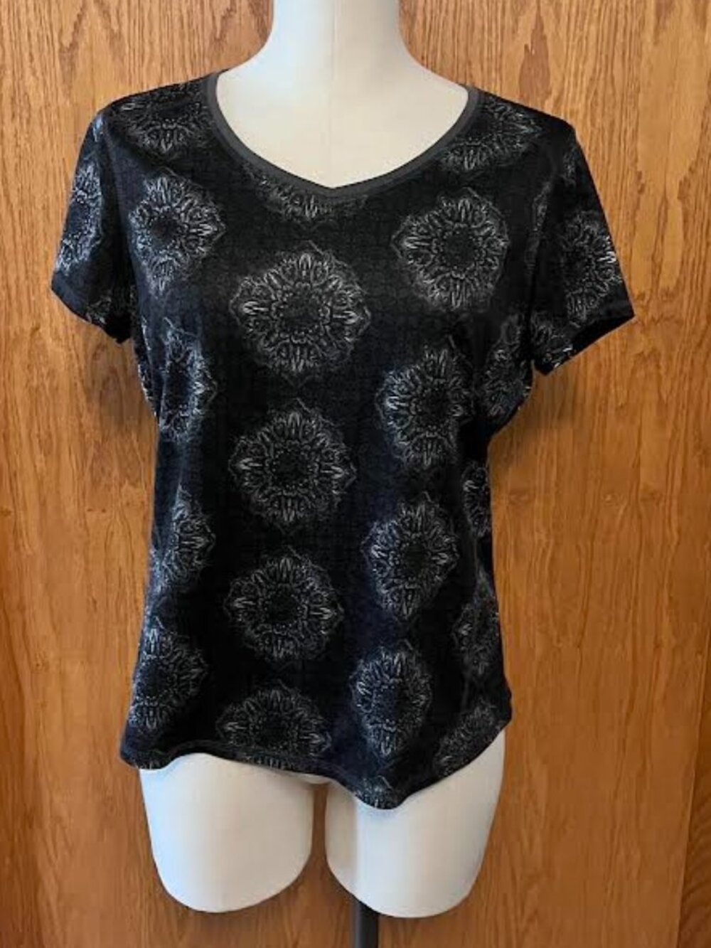 St. John's Bay Active Wear Short Sleeve Knit Top / Size: L